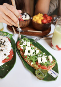 Photo food styling d'un brunch pour stratégie réseaux sociaux